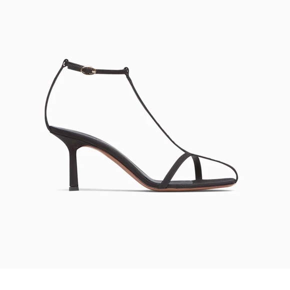 Neous Sandals 👠 - Picture 1 of 7